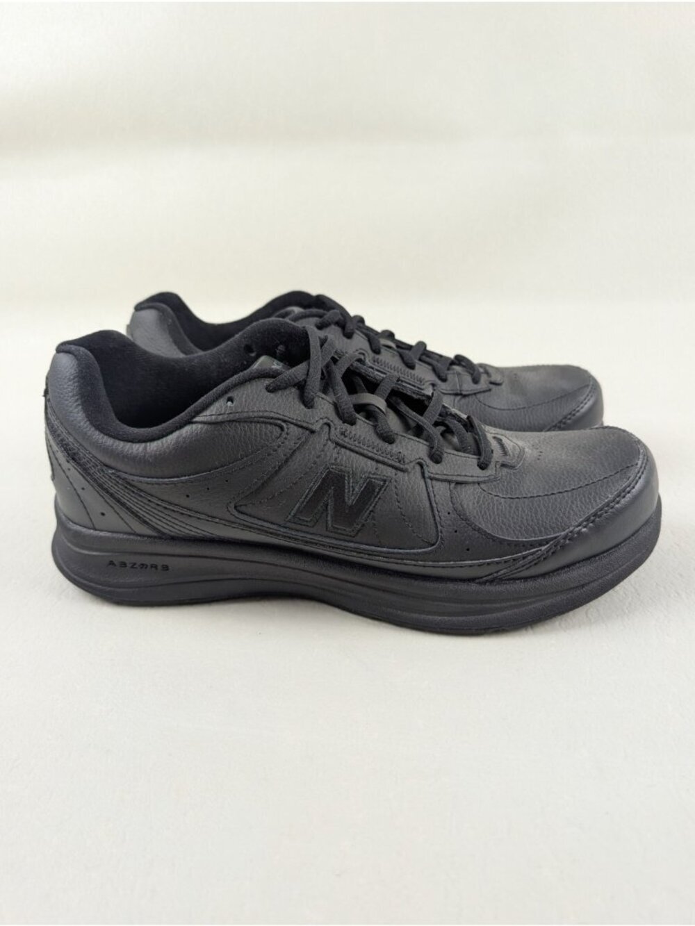 New Balance 577 Black Leather Sneaker Womens 9.5 Lace Up Walking Shoe MW577BK